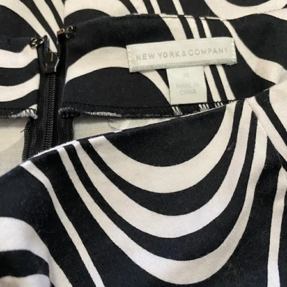 New York & Co Black/White wave pencil skirt, size 14